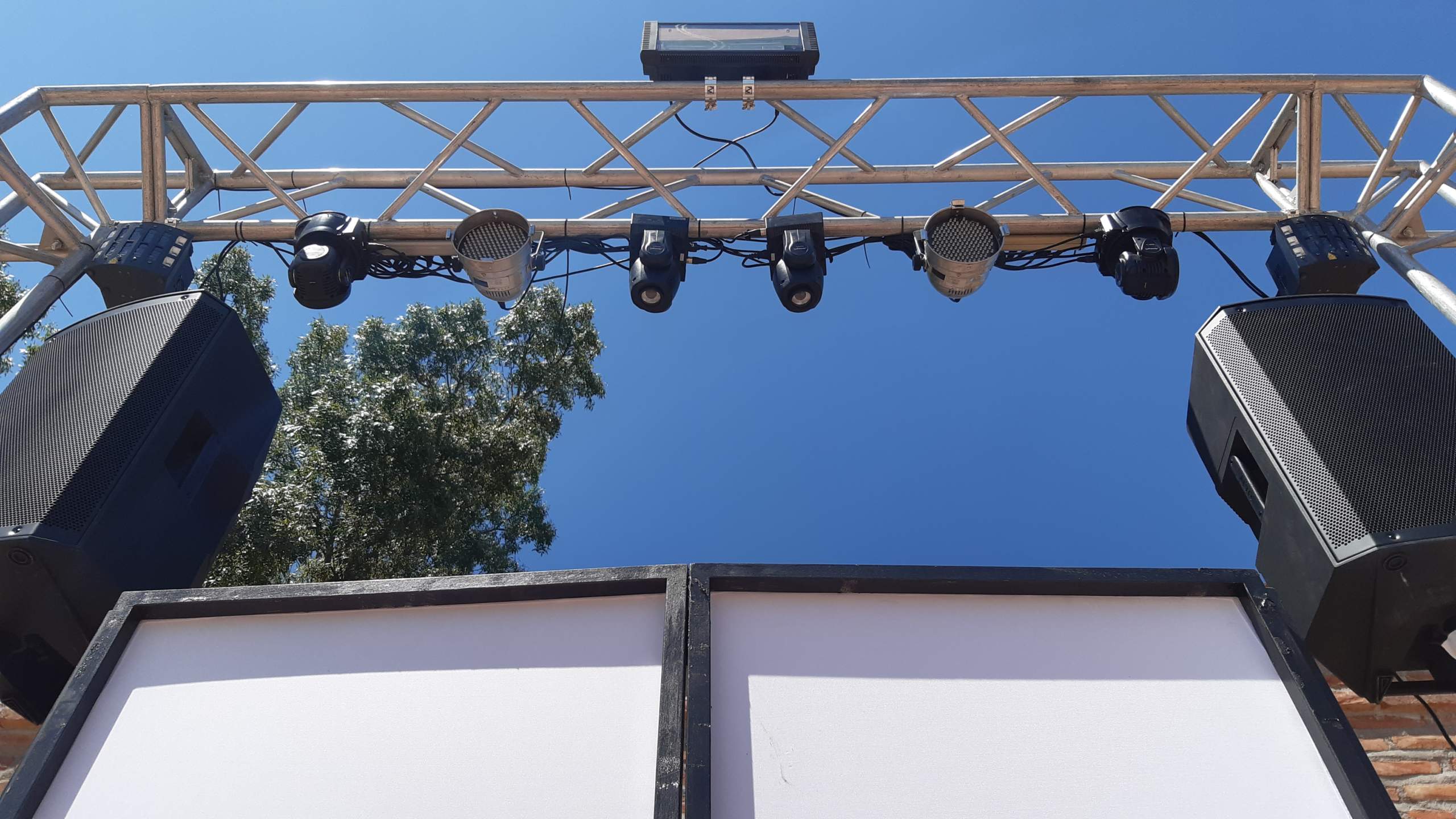 Puente truss con iluminación espectacular para discomóvil