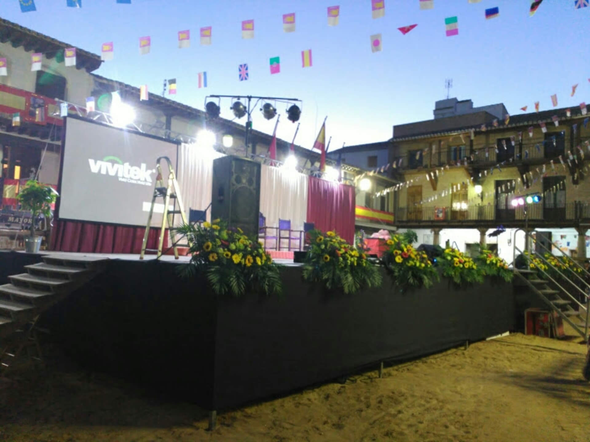 Evento para el Ayuntamiento de La Puebla de Montalbán. Chupinazo por parte de la Alcaldesa. Presentación Misses. Bailes locales.