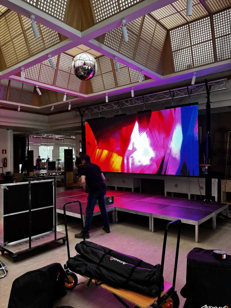 En Sonoriza Eventos te ofrecemos servicios audiovisuales para tu evento corporativo o de empresa
